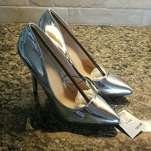NWT Silver Metallic Pointed Toe Stilleto